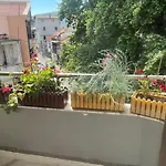 Maison Centre Apartment