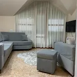 דירה Maison Centre שקודר